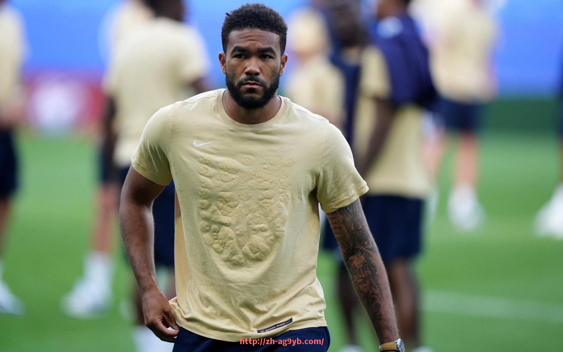 ag9游会-英超赛场上球员亲吻庆祝动作的文化背景